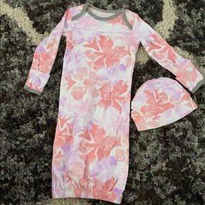 Burt’s Bees baby gown and hat- SIZE 0-6 months